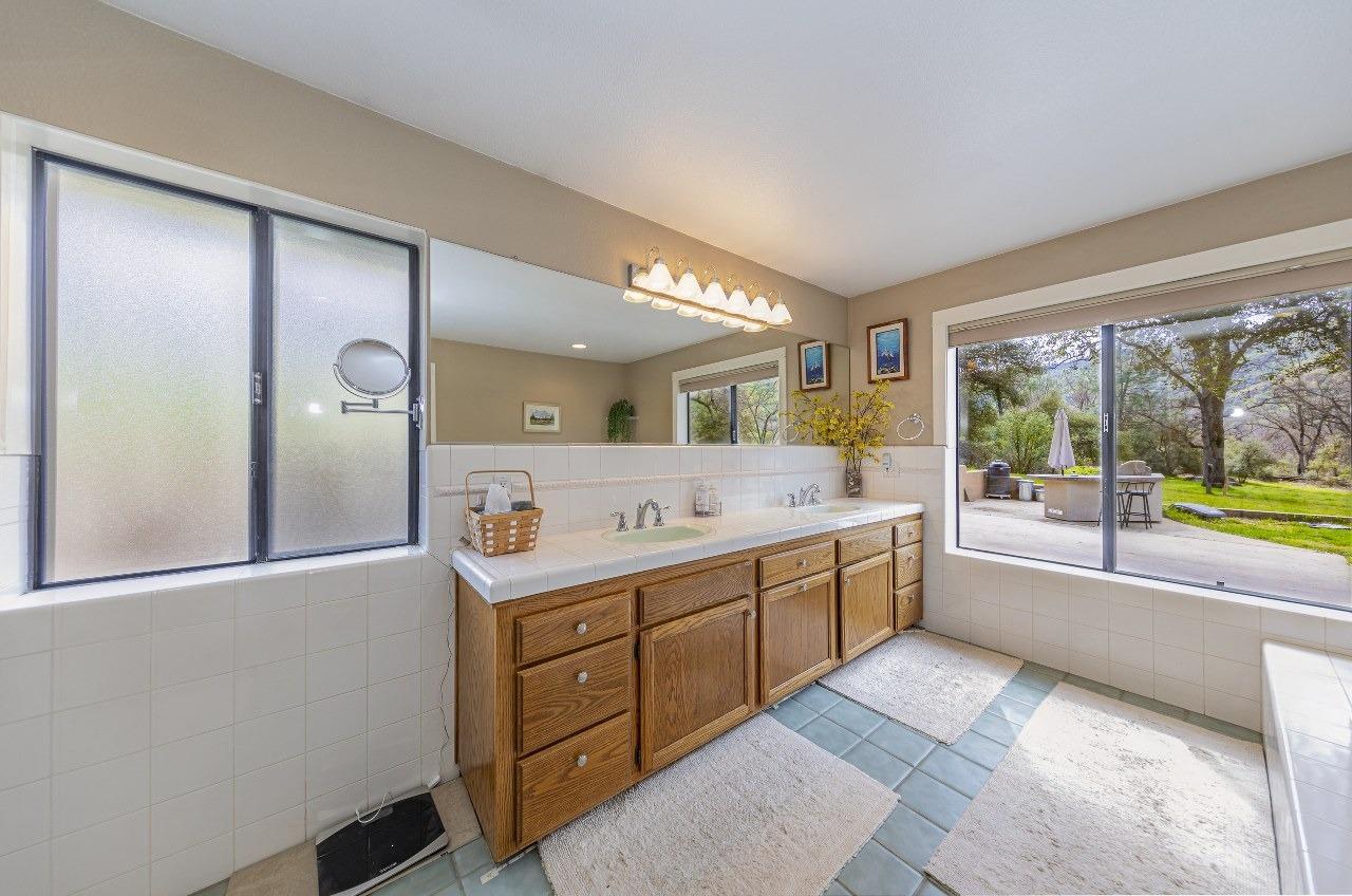 Oakhurst, California, 93644, United States, 3 Bedrooms Bedrooms, ,3 BathroomsBathrooms,Residential,For Sale,1977364