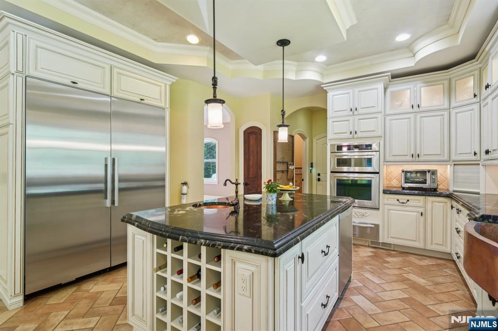 Oakland, New Jersey, 07436, United States, 5 Bedrooms Bedrooms, ,5 BathroomsBathrooms,Residential,For Sale,1907323