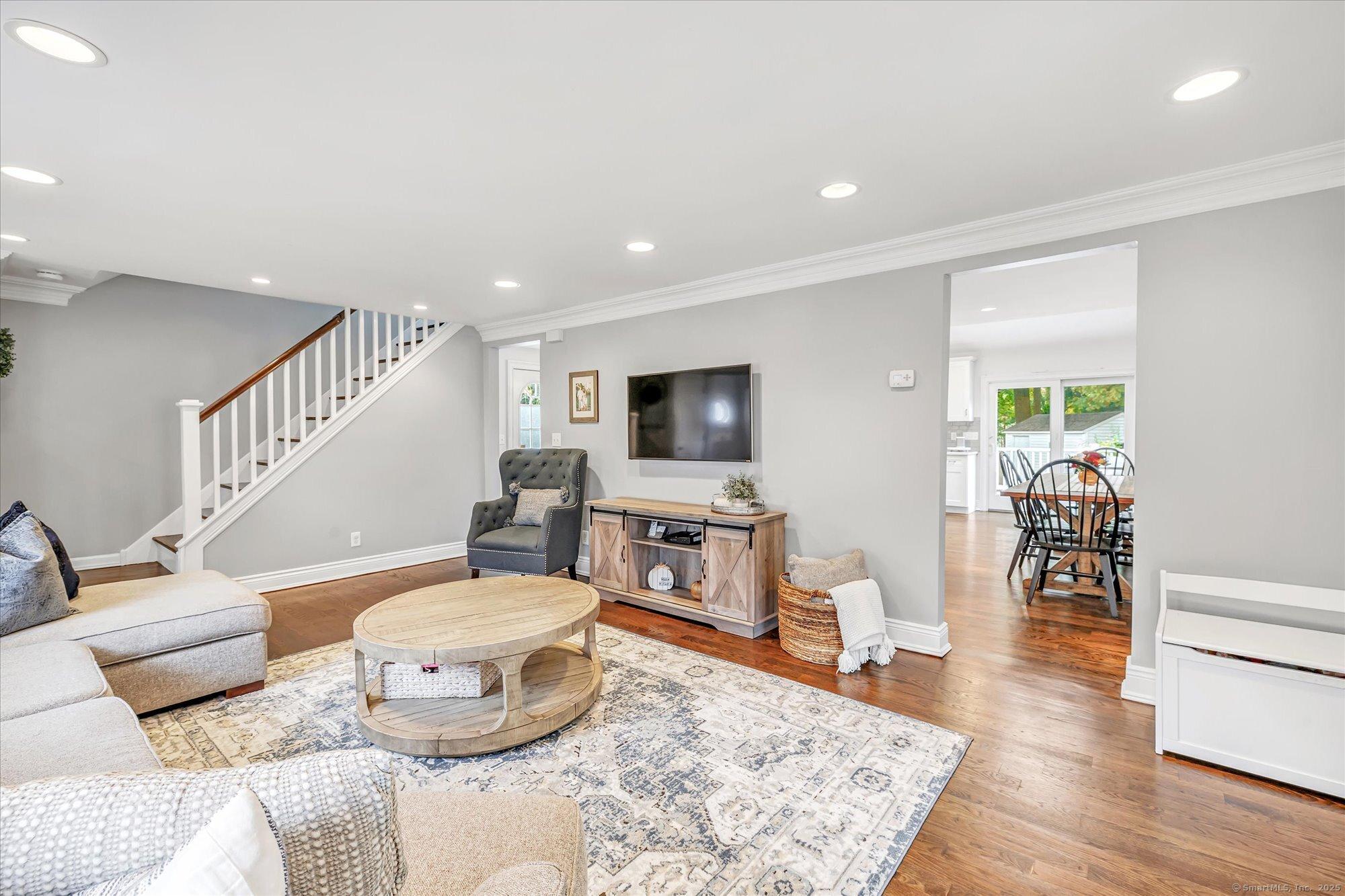 Stratford, Connecticut, 06614, United States, 3 Bedrooms Bedrooms, ,2 BathroomsBathrooms,Residential,For Sale,1978049