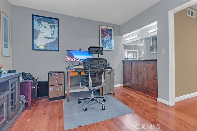 Valley Village, California, 91607, United States, 2 Bedrooms Bedrooms, ,2 BathroomsBathrooms,Residential,For Sale,1989937