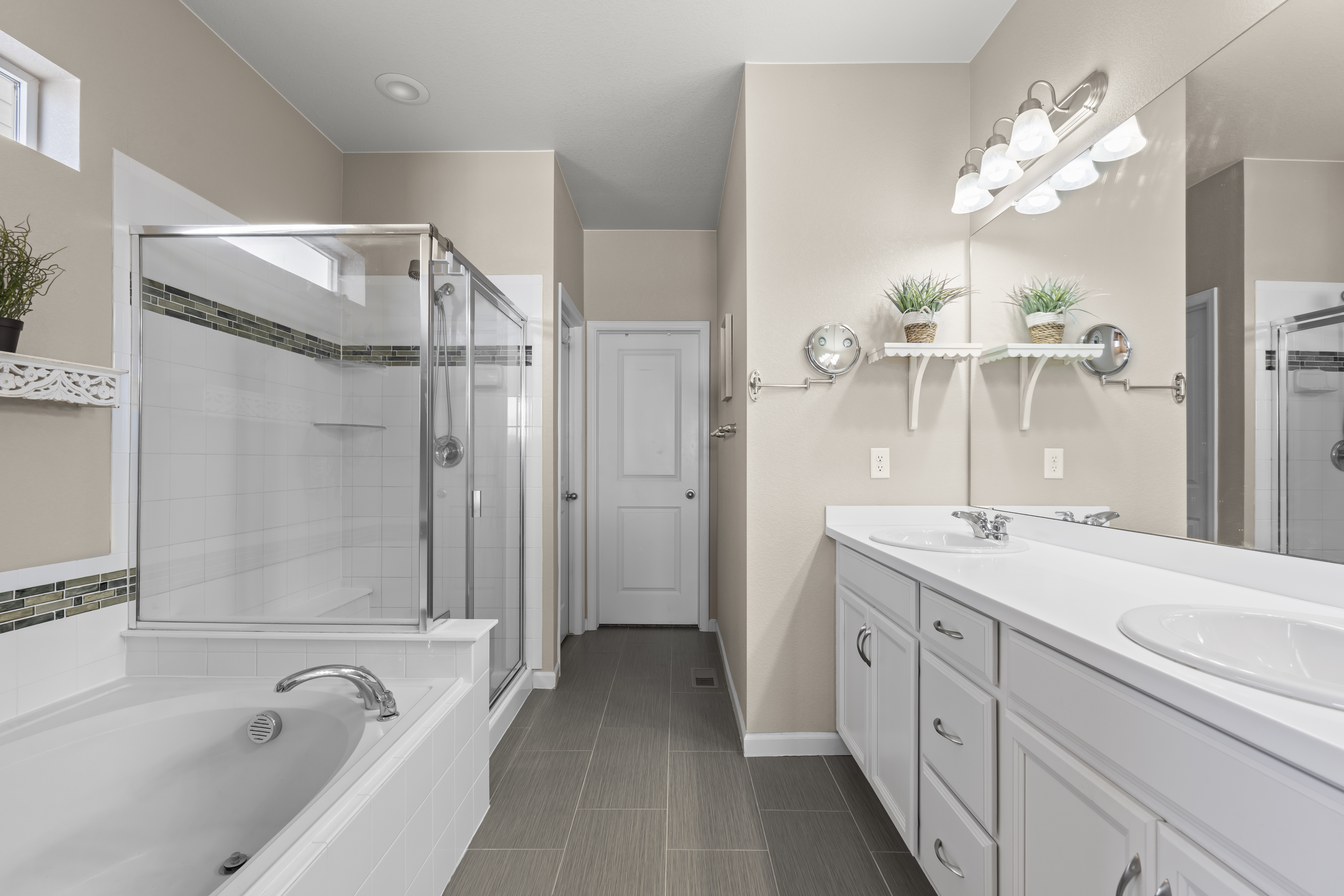  A Turn-Key Treasure Nestled Within the Highly Coveted Terrain Neighborhood - 物件實景