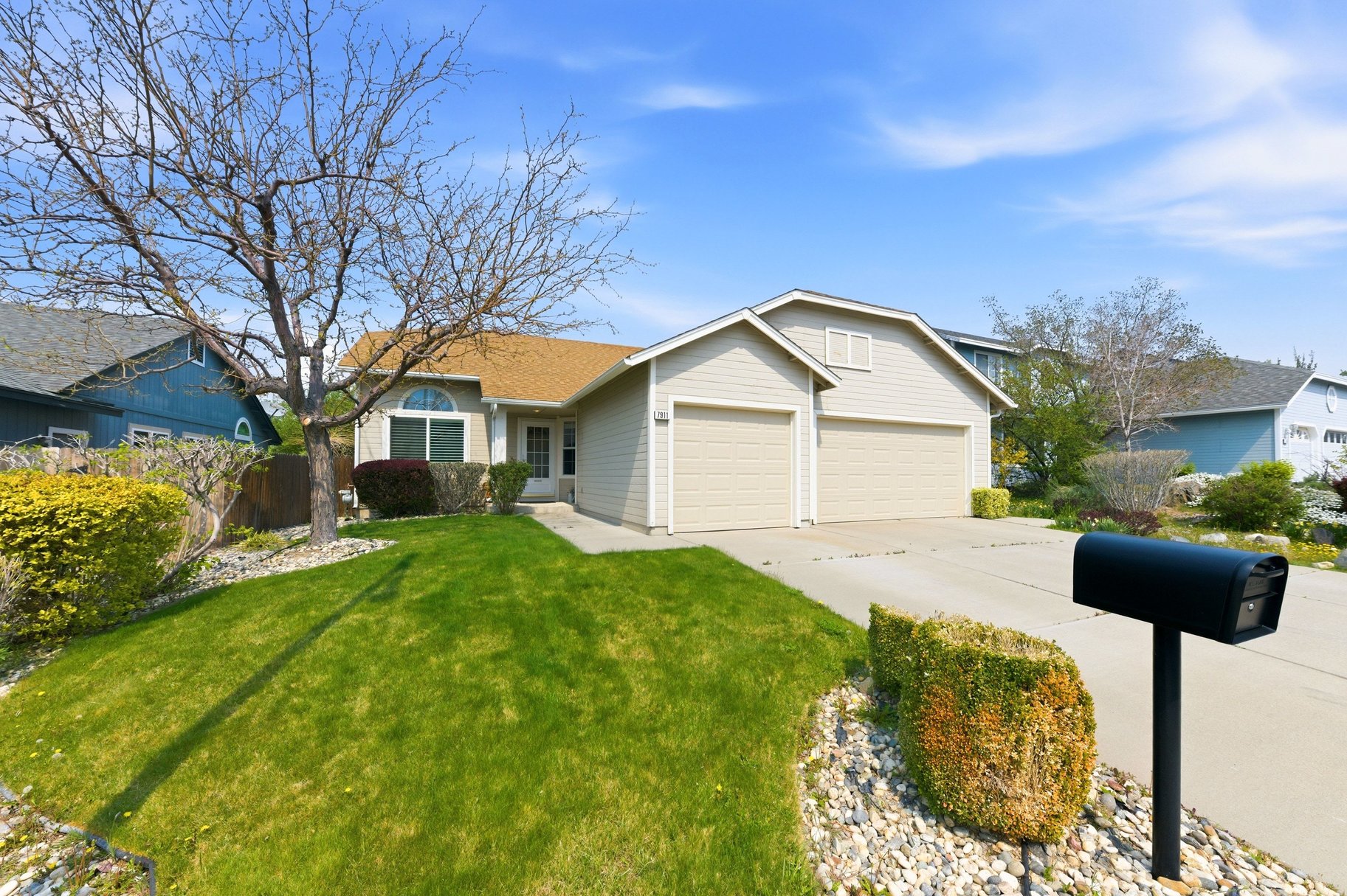  Turnkey Living with High Ceilings & Upgrades Throughout - 物件實景