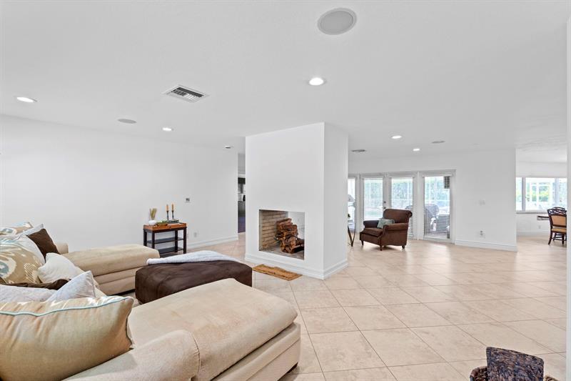 Parkland, Florida, 33067, United States, 5 Bedrooms Bedrooms, ,4 BathroomsBathrooms,Residential,For Sale,1990344