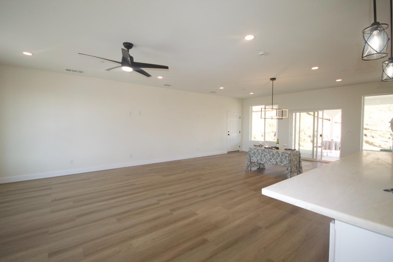 Coarsegold, California, 93614, United States, 3 Bedrooms Bedrooms, ,2 BathroomsBathrooms,Residential,For Sale,2011368