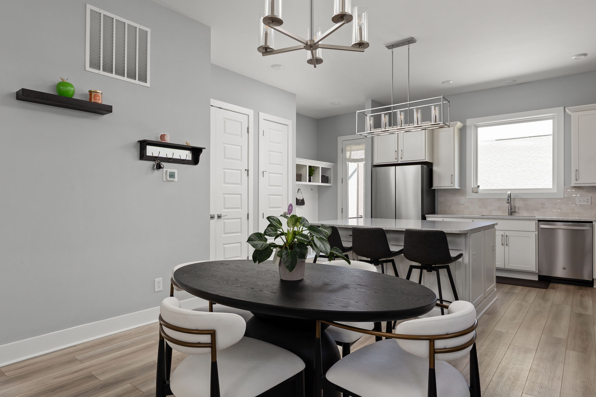  Classic Zionsville 4 Bedroom  Home Filled with Natural Light - 物件實景
