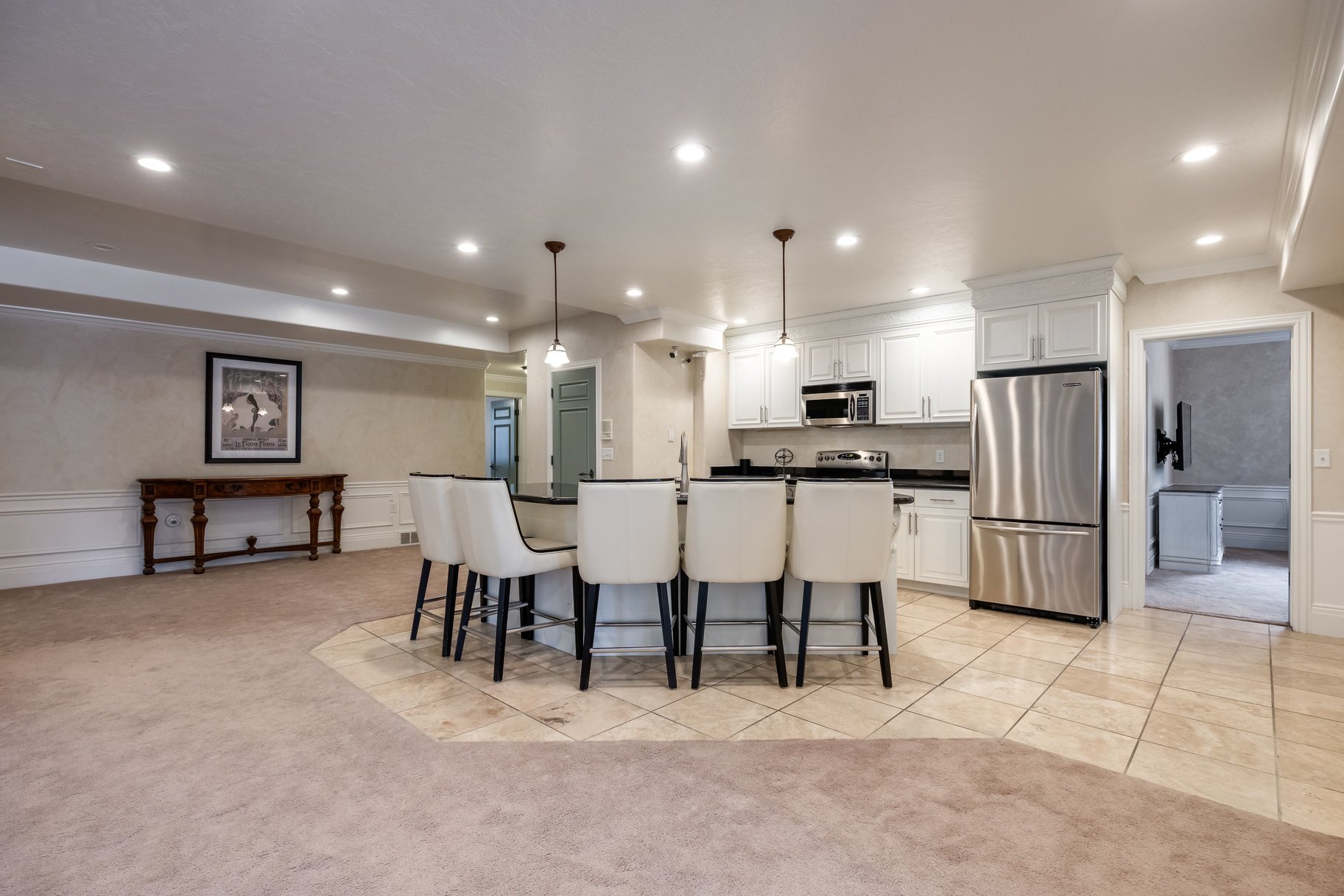  Stately Gated-Community Estate on Nearly Half an Acre: Vaulted Ceilings, Valley - 物件實景
