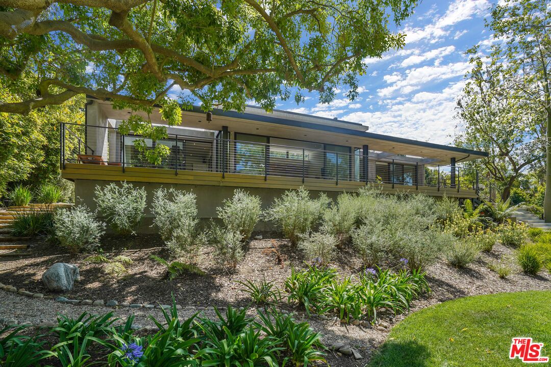 Malibu, California, 90265, United States, 4 Bedrooms Bedrooms, ,3 BathroomsBathrooms,Residential,For Sale,1917899
