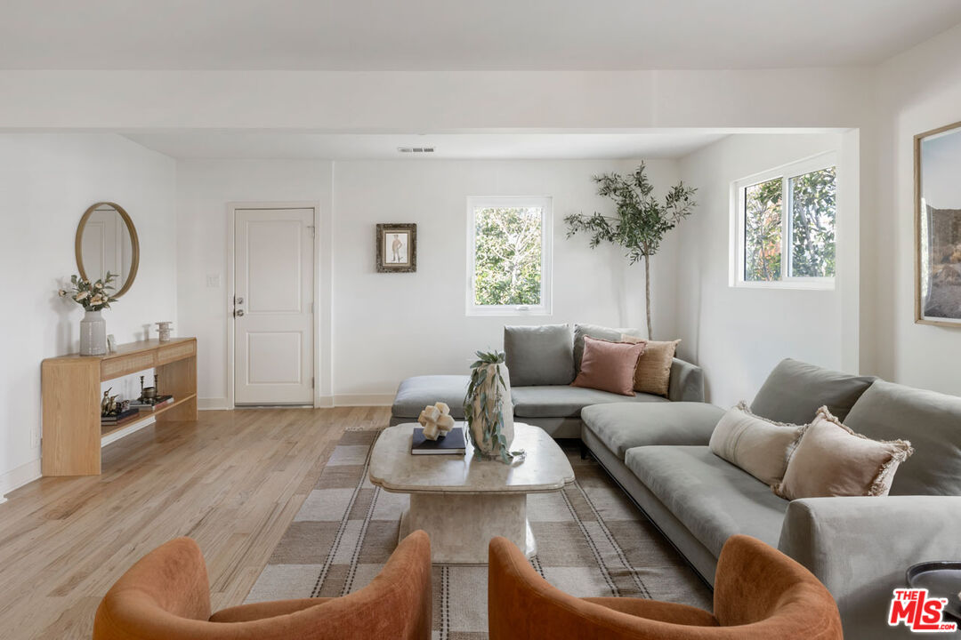 Los Angeles, California, 90031, United States, 5 Bedrooms Bedrooms, ,Residential,For Sale,2000759