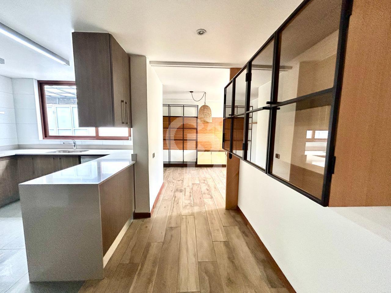 Lo Barnechea, Chile, 6 Bedrooms Bedrooms, ,5 BathroomsBathrooms,Residential,For Sale,1971656