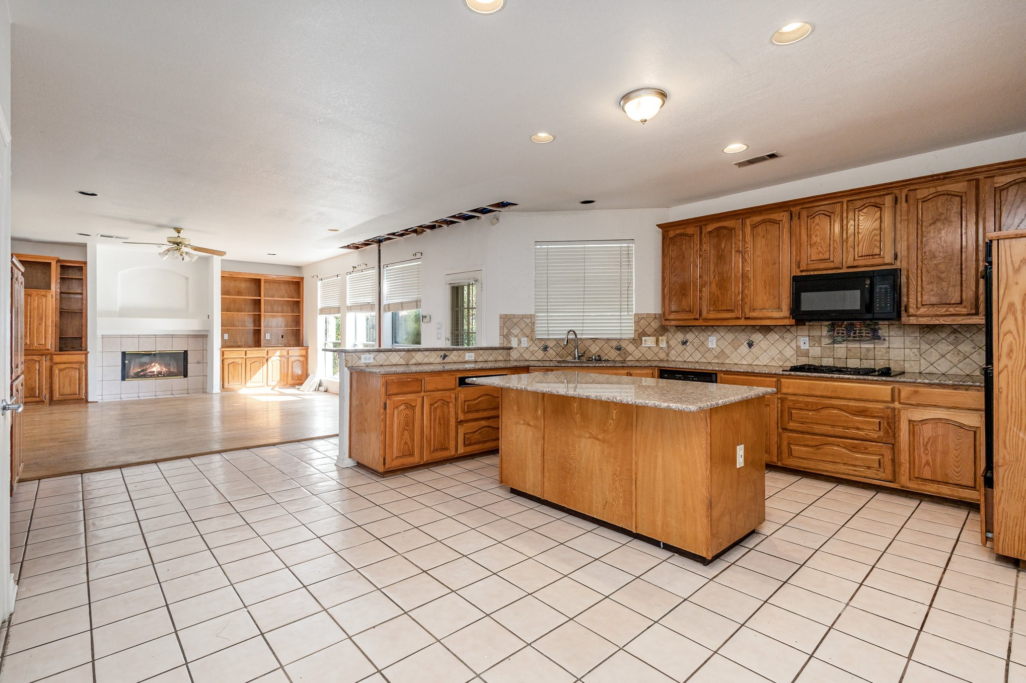 Carrollton, Texas, 75007, United States, 5 Bedrooms Bedrooms, ,3 BathroomsBathrooms,Residential,For Sale,1965546