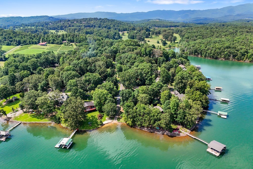 Hayesville, North Carolina, 28904, United States, 4 Bedrooms Bedrooms, ,3 BathroomsBathrooms,Residential,For Sale,1983096