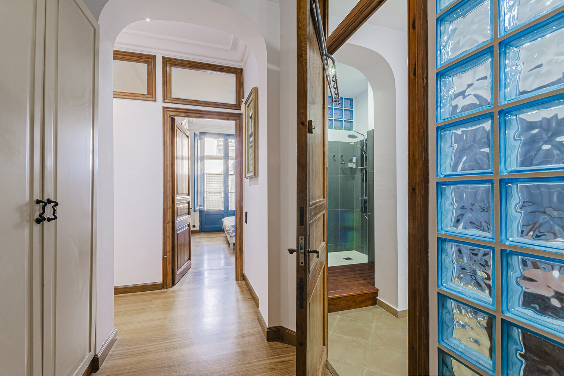  Large apartment with its own style in the oldest part of Barcelona - 物件實景