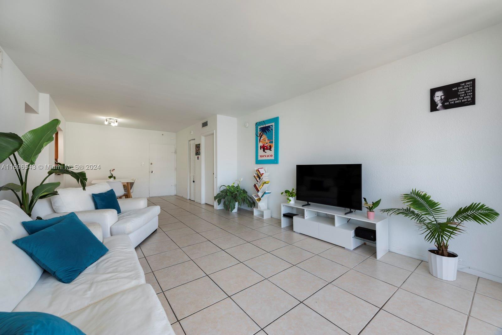 Miami Beach, Florida, 33140, United States, 2 Bedrooms Bedrooms, ,2 BathroomsBathrooms,Residential,For Sale,1712479