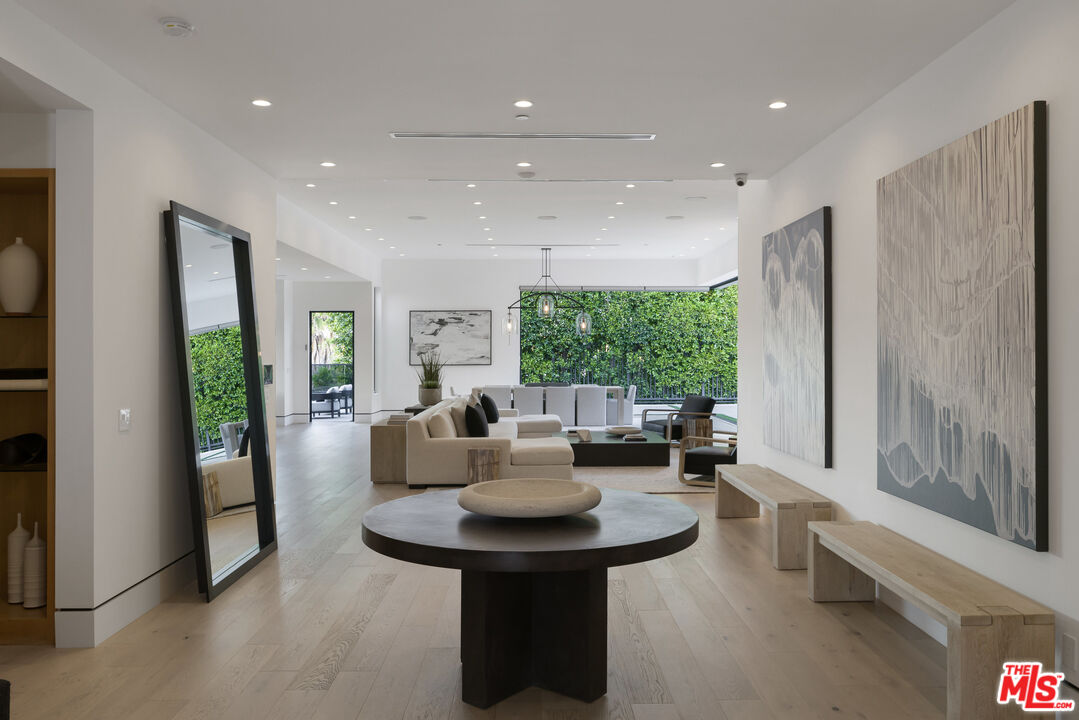 Los Angeles, California, 90049, United States, 4 Bedrooms Bedrooms, ,5 BathroomsBathrooms,Residential,For Sale,1862276
