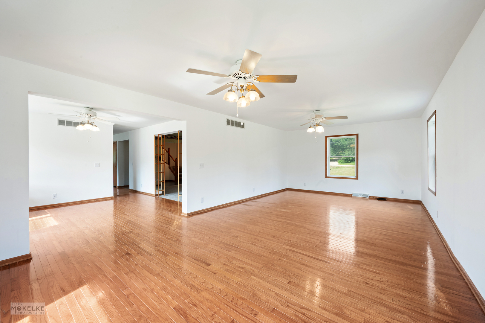 Newark, Illinois, 60541, United States, 4 Bedrooms Bedrooms, ,3 BathroomsBathrooms,Residential,For Sale,1918229
