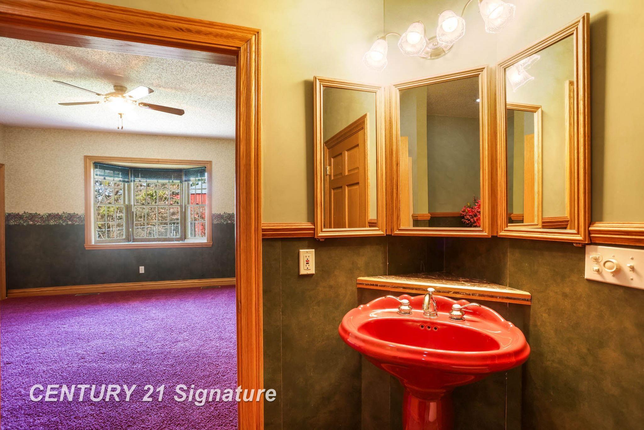 Hemlock, Michigan, 48626, United States, 6 Bedrooms Bedrooms, ,5 BathroomsBathrooms,Residential,For Sale,1984080