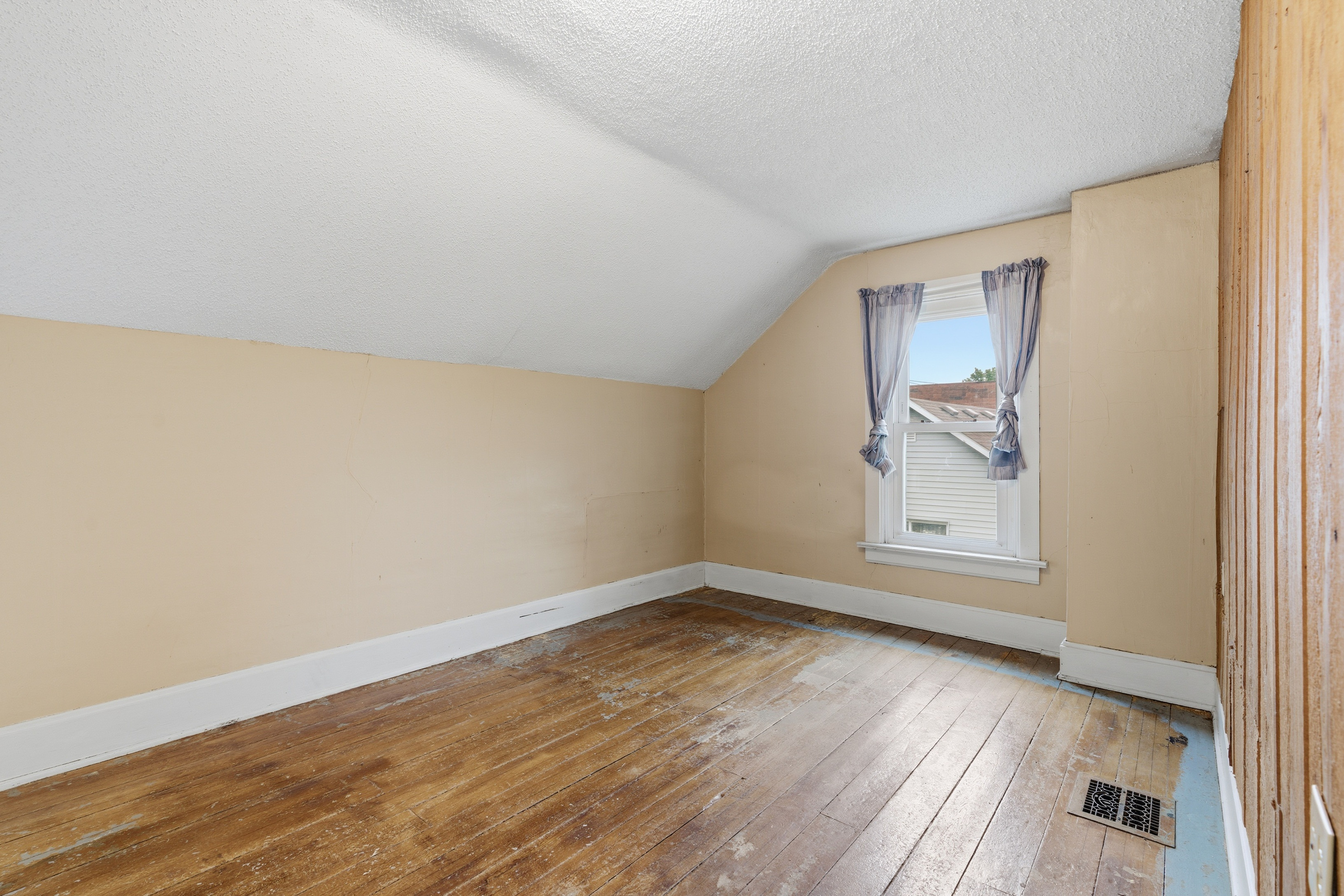  Charming Corner Lot Living in the Heart of Elgin - 物件實景