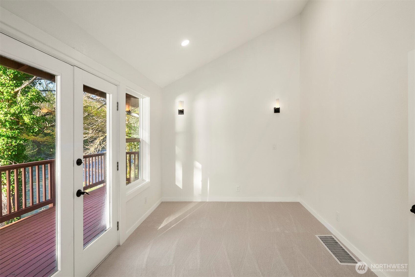 North Bend, Washington, 98045, United States, 3 Bedrooms Bedrooms, ,2 BathroomsBathrooms,Residential,For Sale,1989683