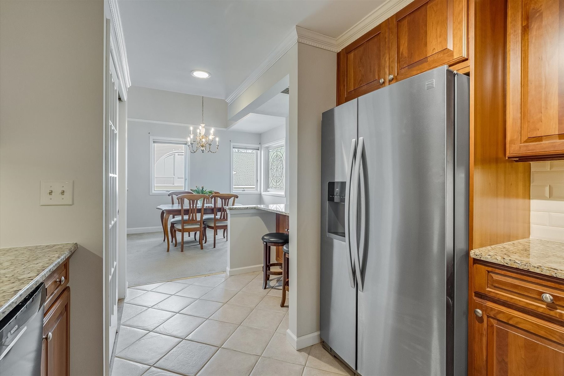  Updated Townhome Conveniently Located - 物件實景