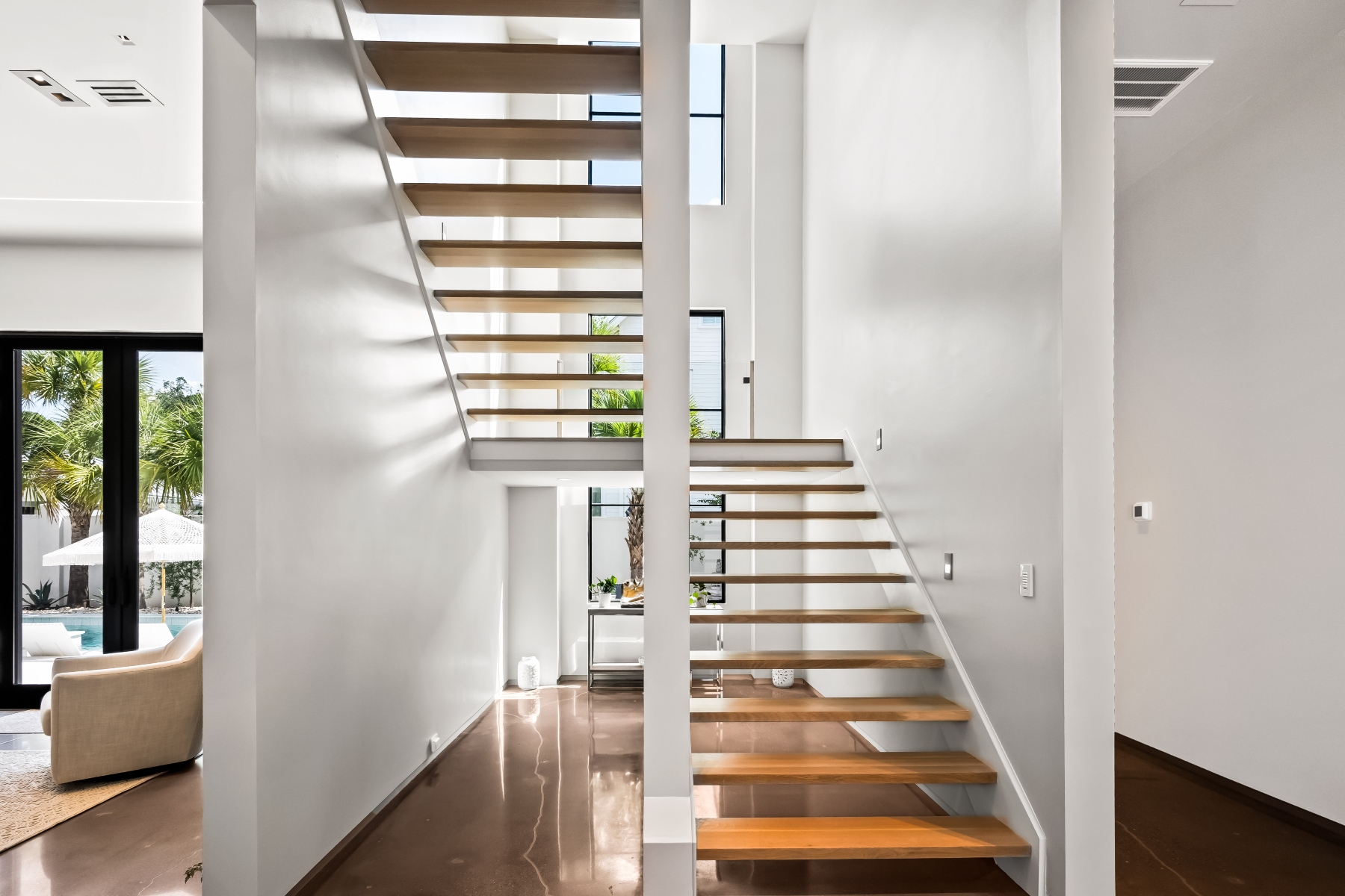  700 Stucco Lane, Mount Pleasant - 物件實景
