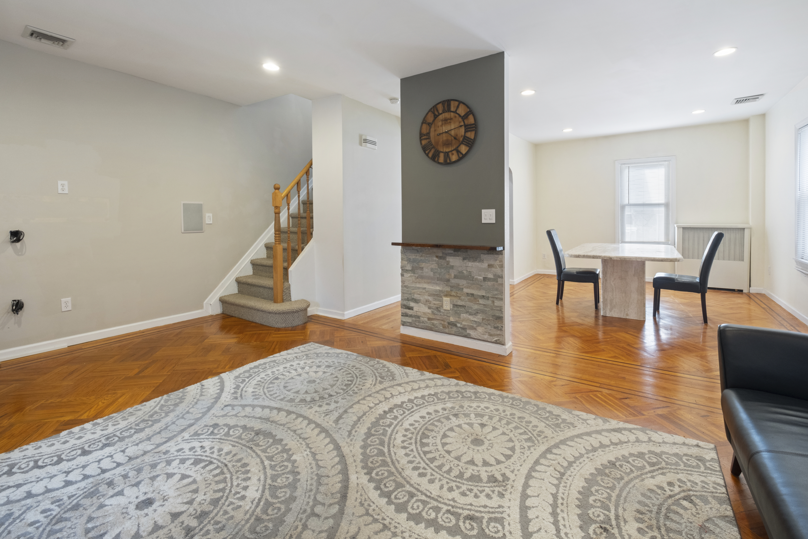 Floral Park, New York, 11001, United States, 3 Bedrooms Bedrooms, ,2 BathroomsBathrooms,Residential,For Sale,1973854