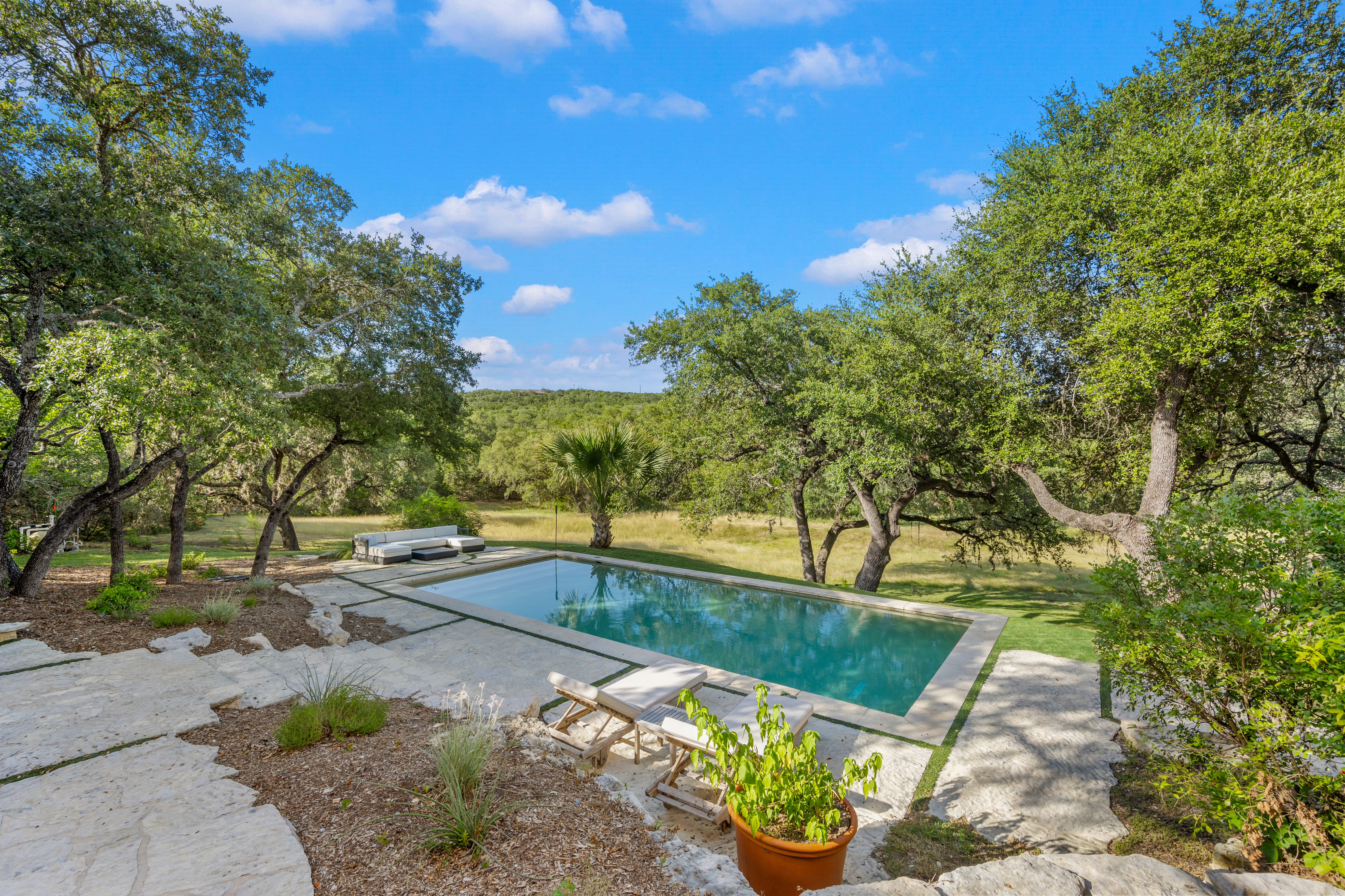  Hill Country Estate with Privacy and Presence - 物件實景