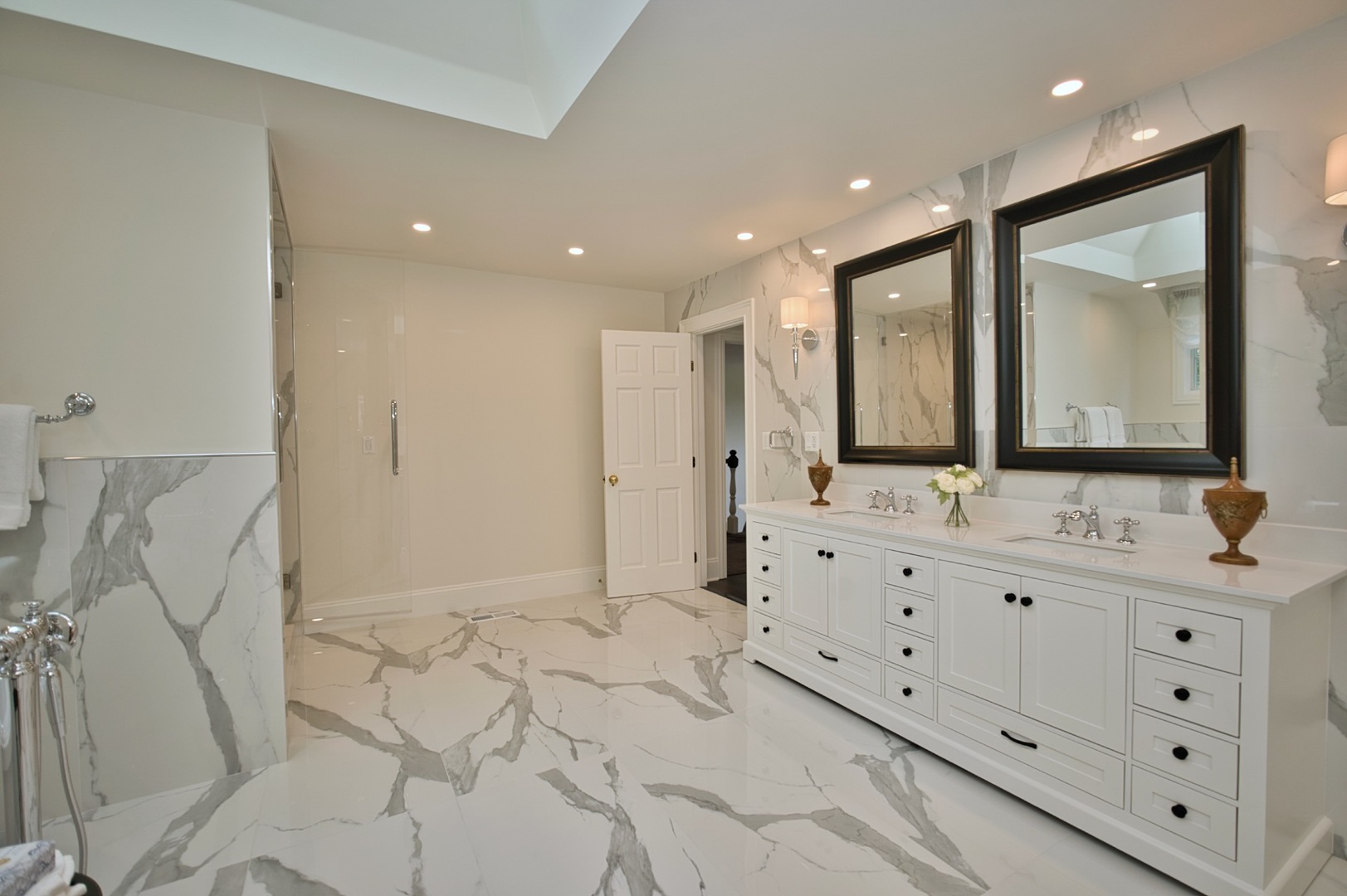 Lake Forest, Illinois, 60045, United States, 4 Bedrooms Bedrooms, ,5 BathroomsBathrooms,Residential,For Sale,1986111