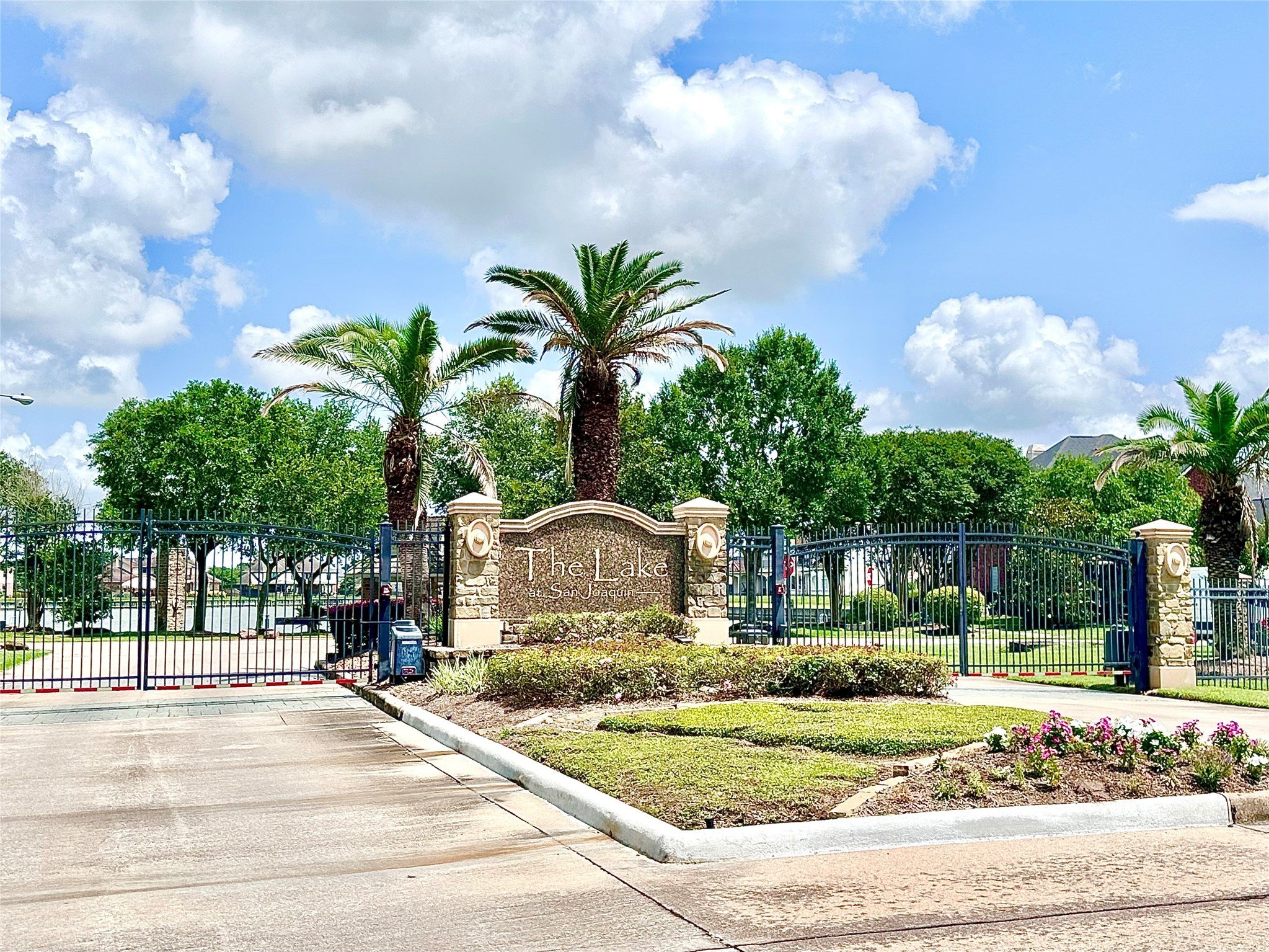 Friendswood, Texas, 77546, United States, 5 Bedrooms Bedrooms, ,5 BathroomsBathrooms,Residential,For Sale,1713822