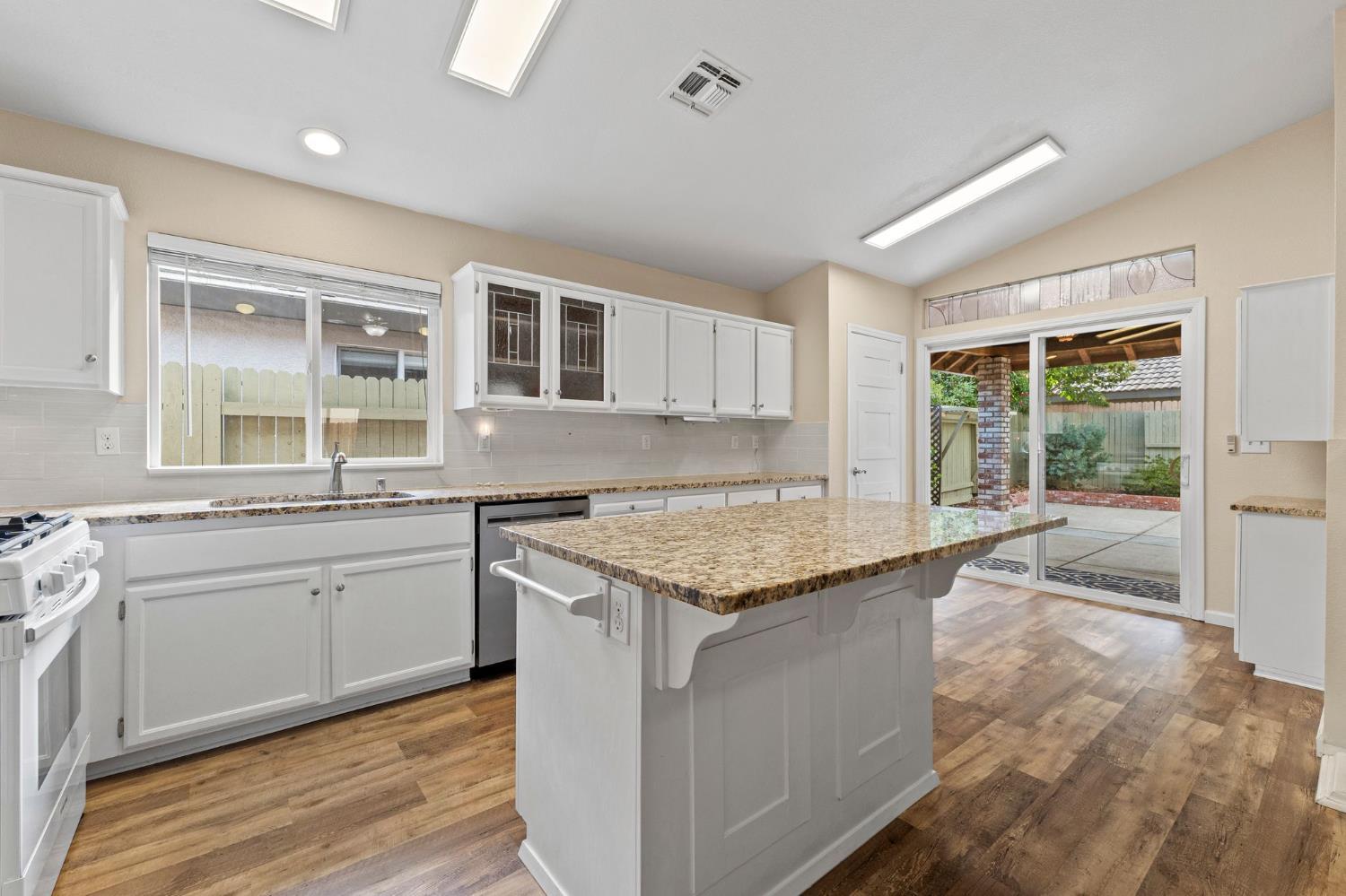 Rancho Cordova, California, 95670, United States, 3 Bedrooms Bedrooms, ,2 BathroomsBathrooms,Residential,For Sale,1900800