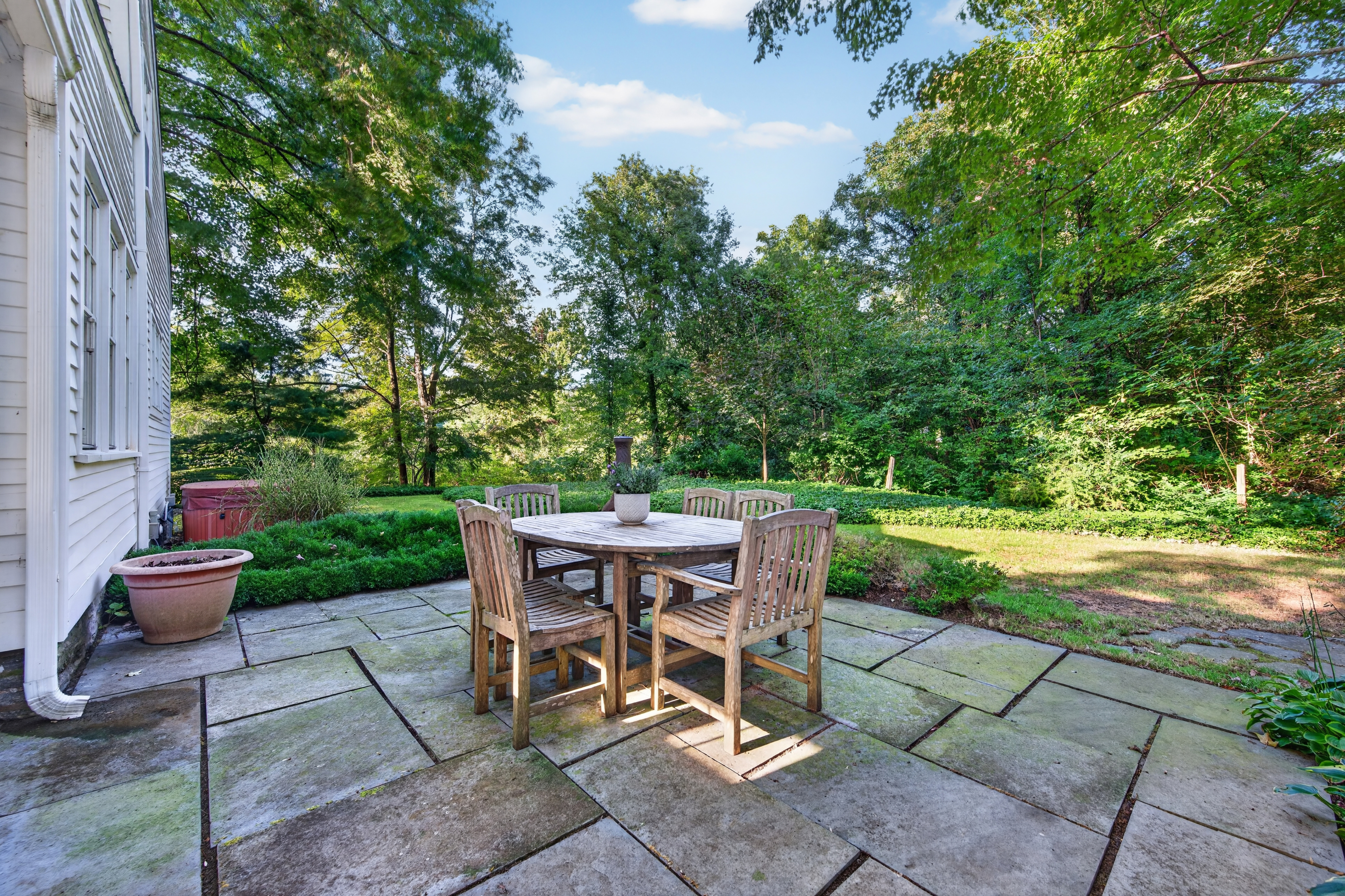  Charming and Updated Historic Colonial on 1.40 Acres - 物件實景
