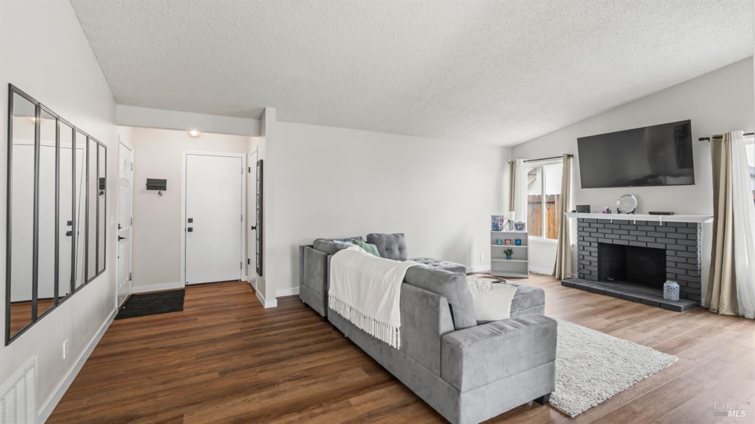 Vacaville, California, 95687, United States, 3 Bedrooms Bedrooms, ,2 BathroomsBathrooms,Residential,For Sale,1959239