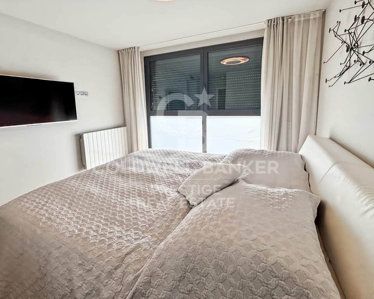 Barcelona, Catalonia, ES, 4 Bedrooms Bedrooms, ,3 BathroomsBathrooms,Residential,For Sale,1804639