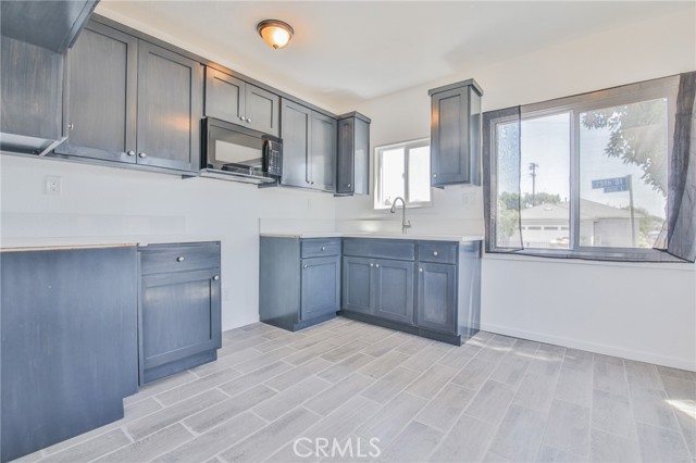 Los Angeles, California, 90001, United States, 4 Bedrooms Bedrooms, ,Residential,For Sale,1928071