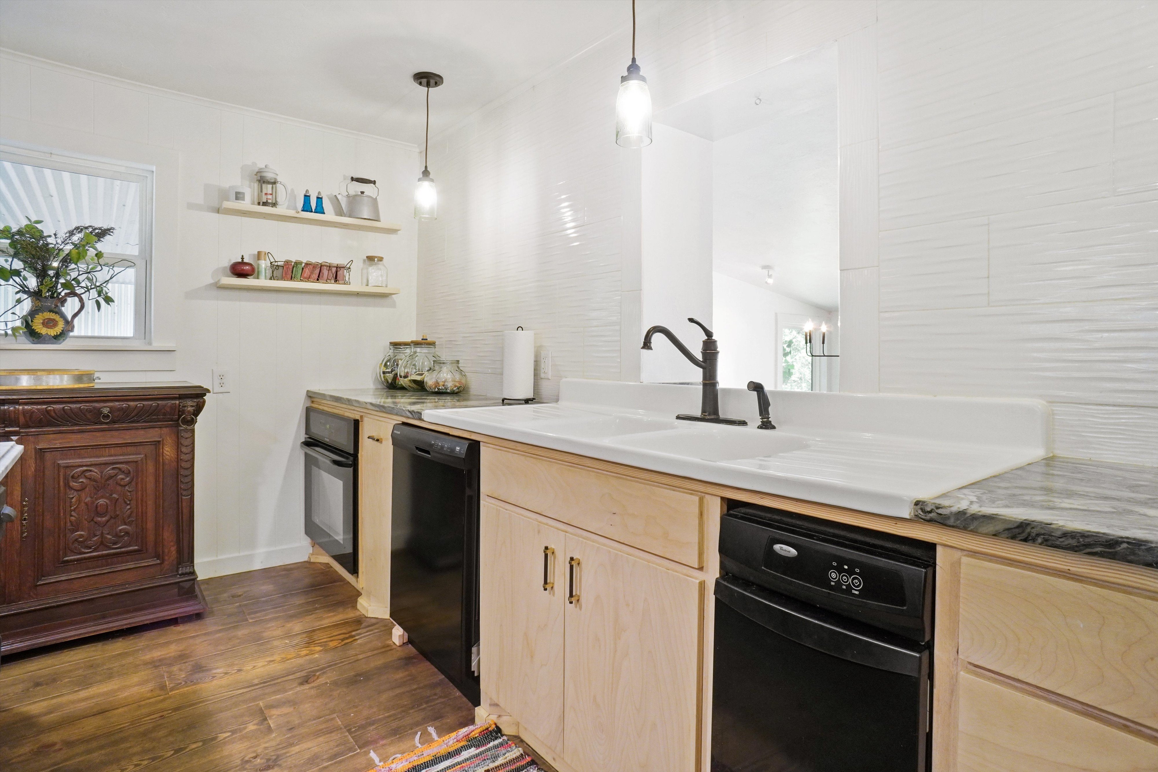 Lake Bridgeport, Texas, 76426, United States, 3 Bedrooms Bedrooms, ,3 BathroomsBathrooms,Residential,For Sale,1989947