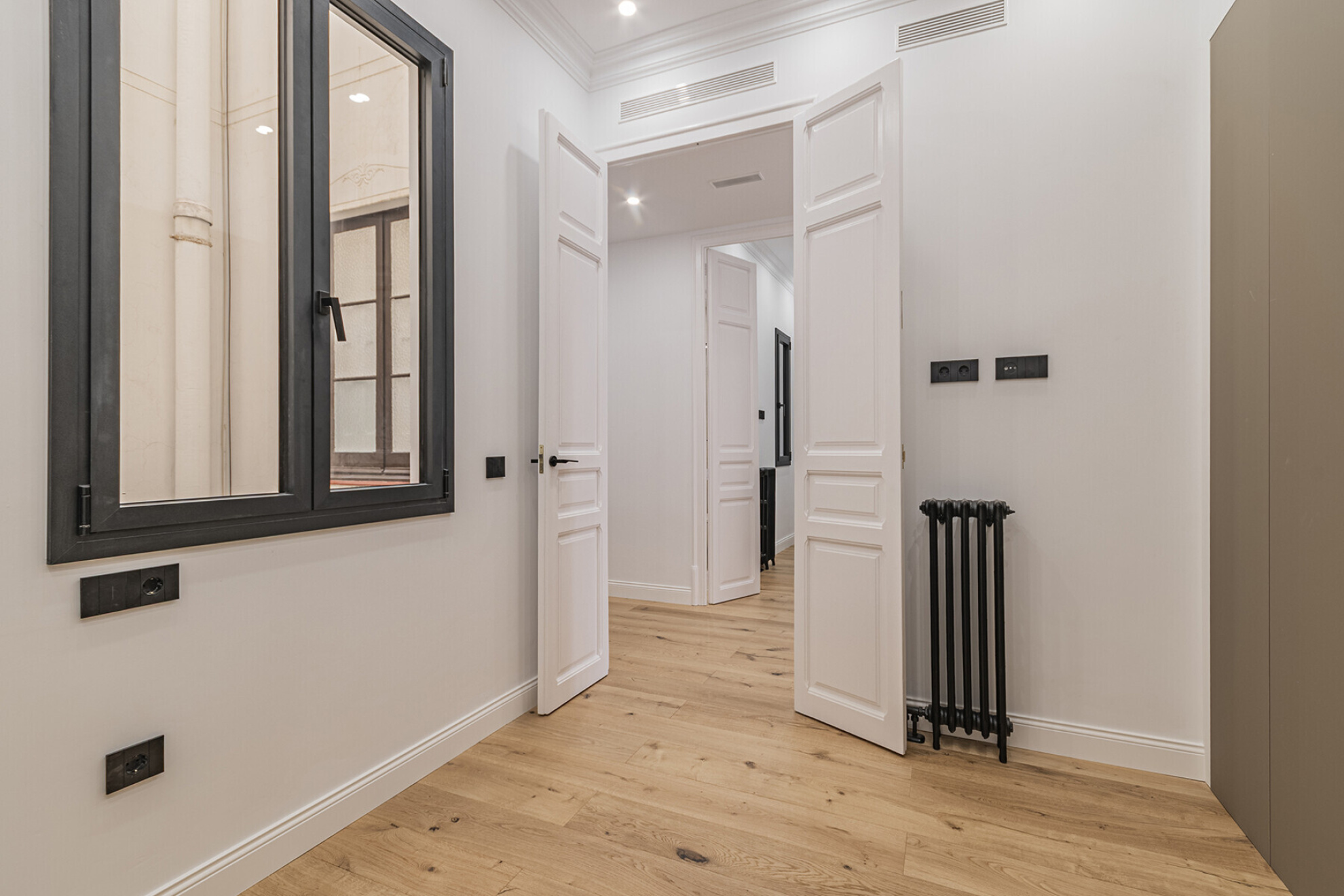  Exclusive brand new home in a regal estate on Mallorca Street - 物件實景