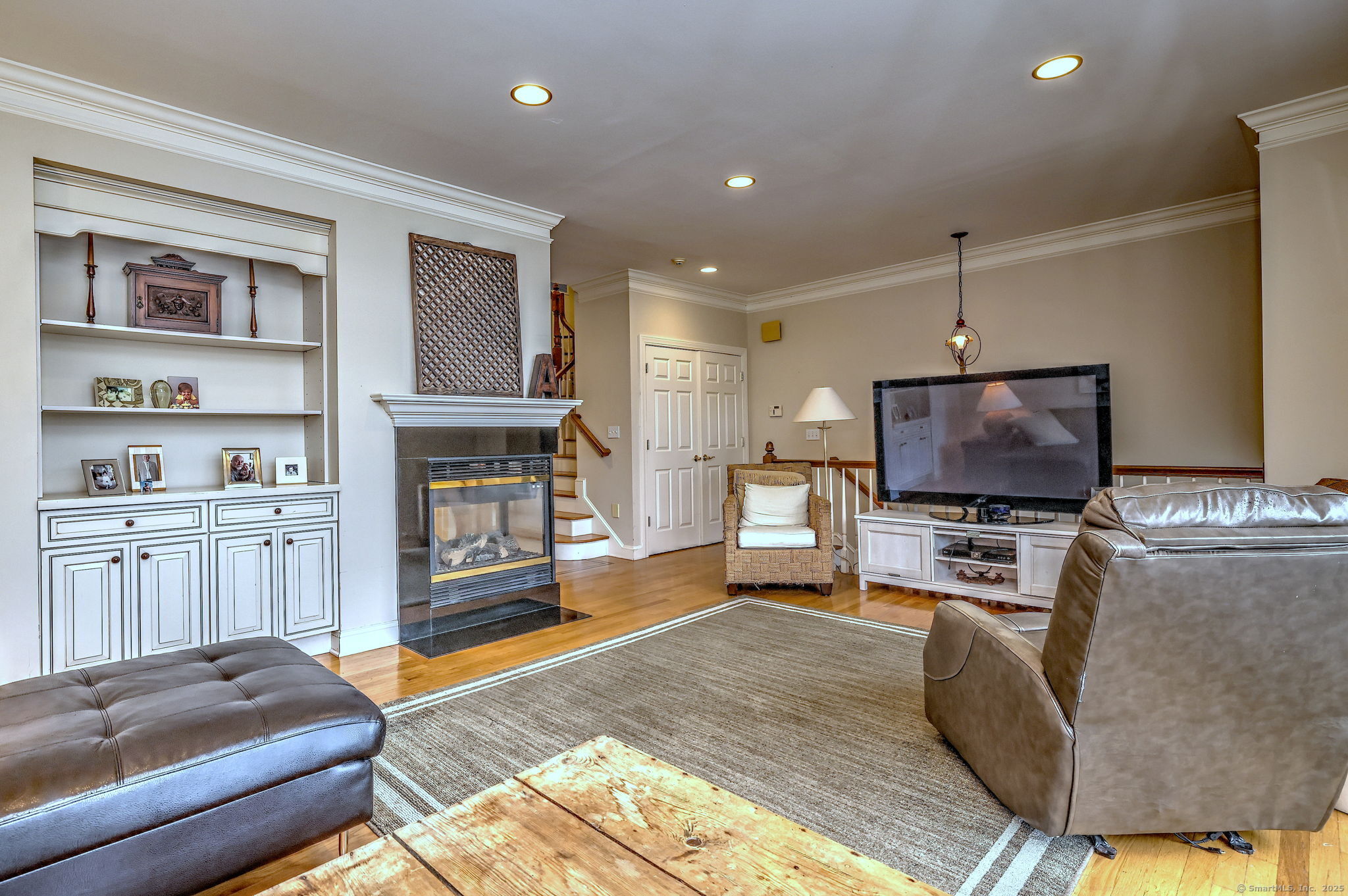 Shelton, Connecticut, 06484, United States, 2 Bedrooms Bedrooms, ,3 BathroomsBathrooms,Residential,For Sale,1933368