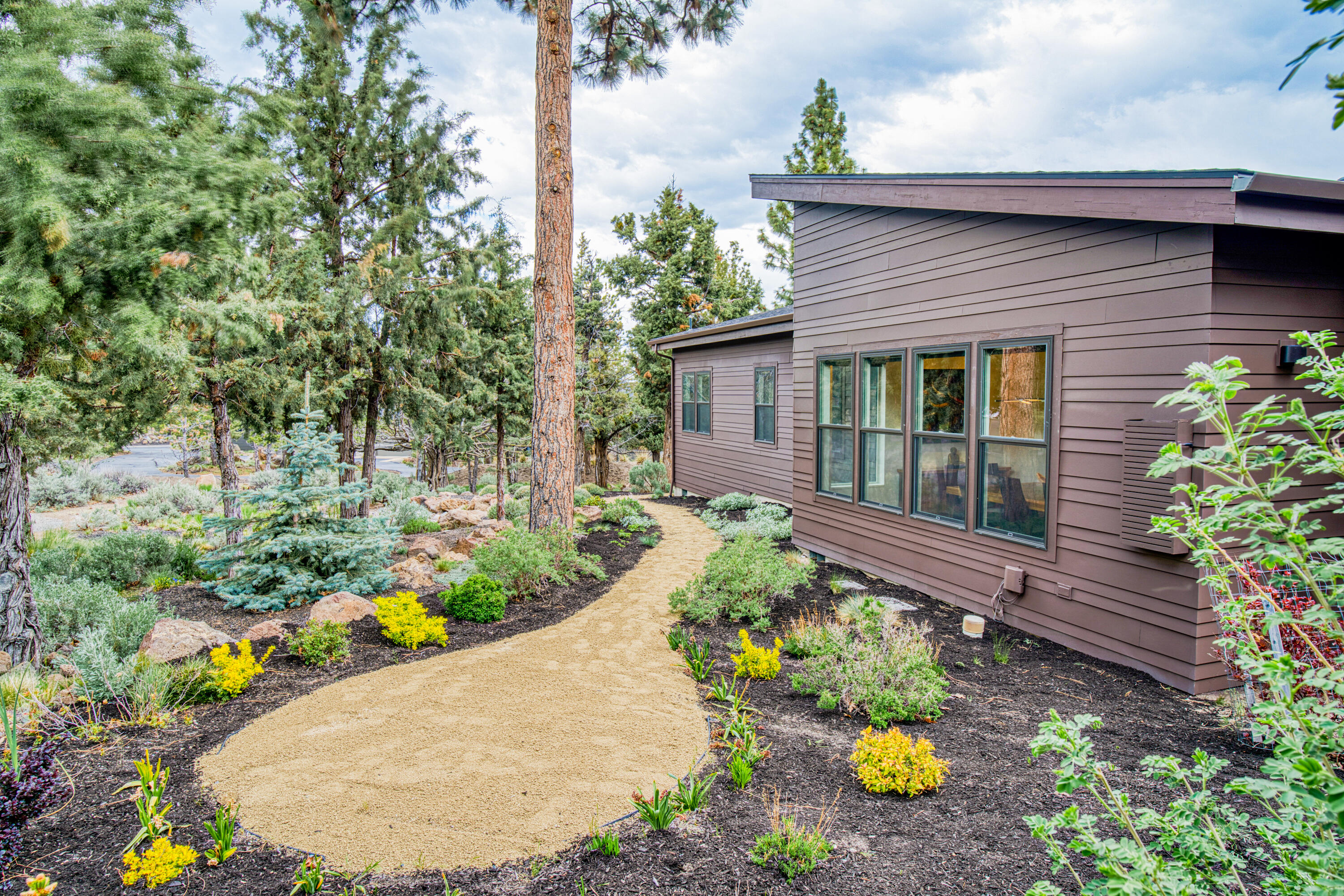 Bend, Oregon, 97703, United States, 3 Bedrooms Bedrooms, ,3 BathroomsBathrooms,Residential,For Sale,1826383
