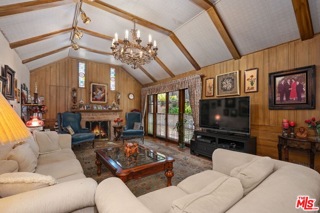 Los Angeles, California, 90049, United States, 4 Bedrooms Bedrooms, ,4 BathroomsBathrooms,Residential,For Sale,1913168