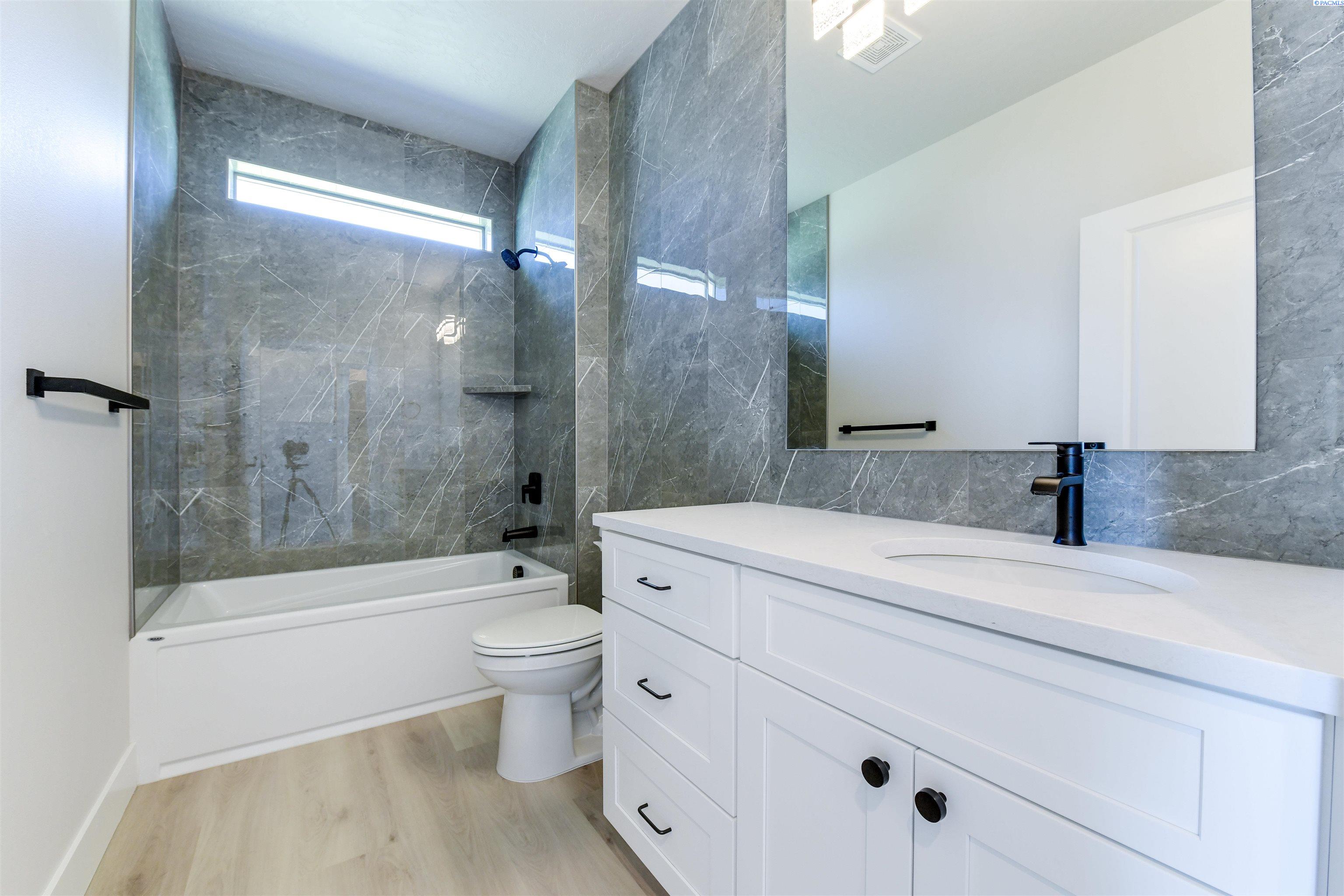 Richland, Washington, 99352, United States, 3 Bedrooms Bedrooms, ,2 BathroomsBathrooms,Residential,For Sale,1898474