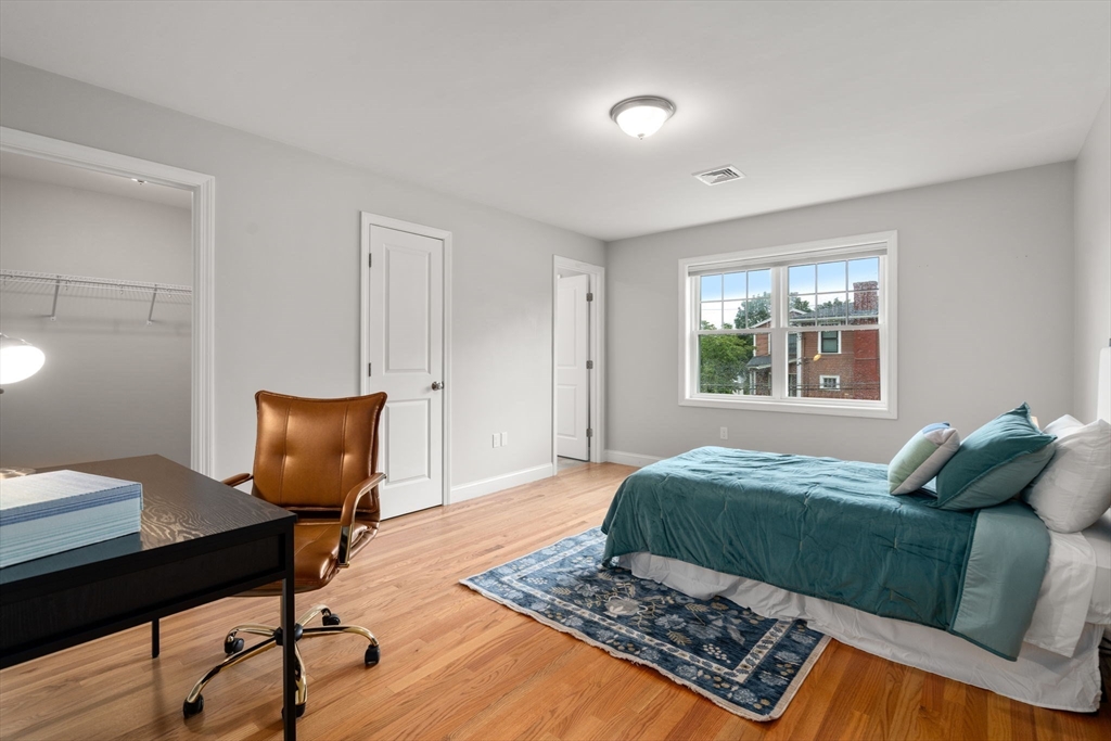 Waltham, Massachusetts, 02453, United States, 4 Bedrooms Bedrooms, ,5 BathroomsBathrooms,Residential,For Sale,1927253