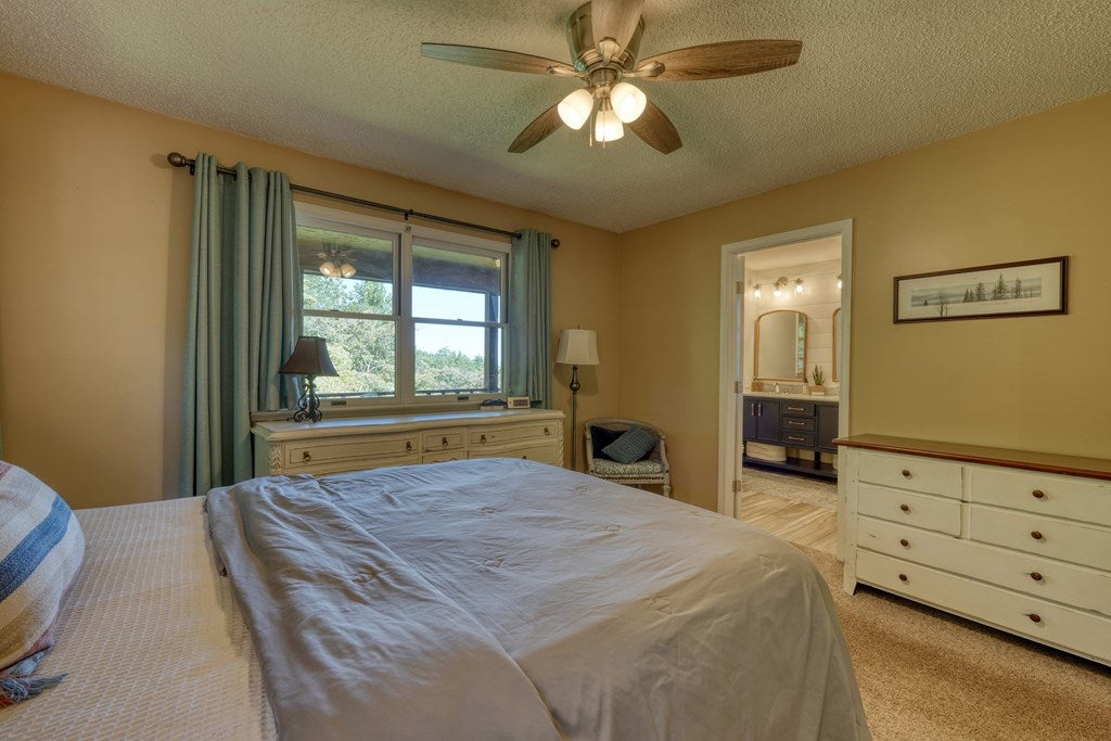 Blairsville, Georgia, 30512, United States, 2 Bedrooms Bedrooms, ,2 BathroomsBathrooms,Residential,For Sale,1932142