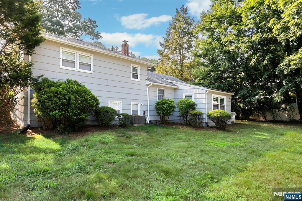Waldwick, New Jersey, 07463, United States, 3 Bedrooms Bedrooms, ,2 BathroomsBathrooms,Residential,For Sale,1918312