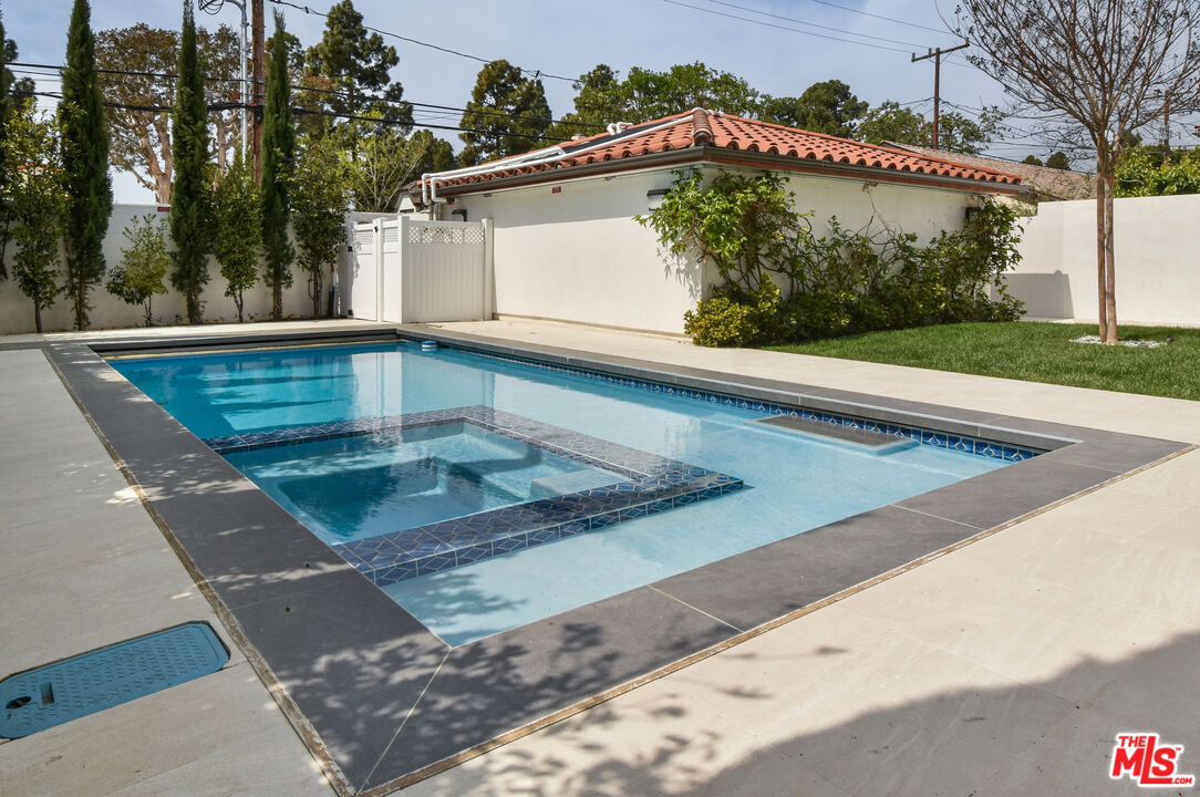 Santa Monica, California, 90402, United States, 5 Bedrooms Bedrooms, ,7 BathroomsBathrooms,Residential,For Sale,1838170