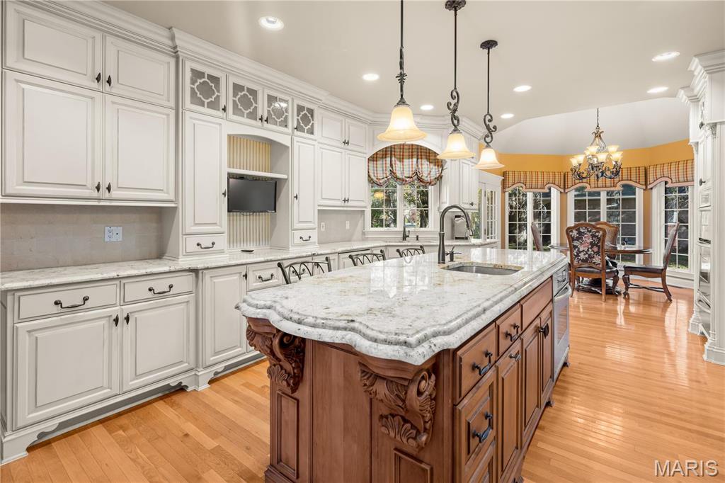 Charleston, Missouri, 63834, United States, 5 Bedrooms Bedrooms, ,4 BathroomsBathrooms,Residential,For Sale,1938215