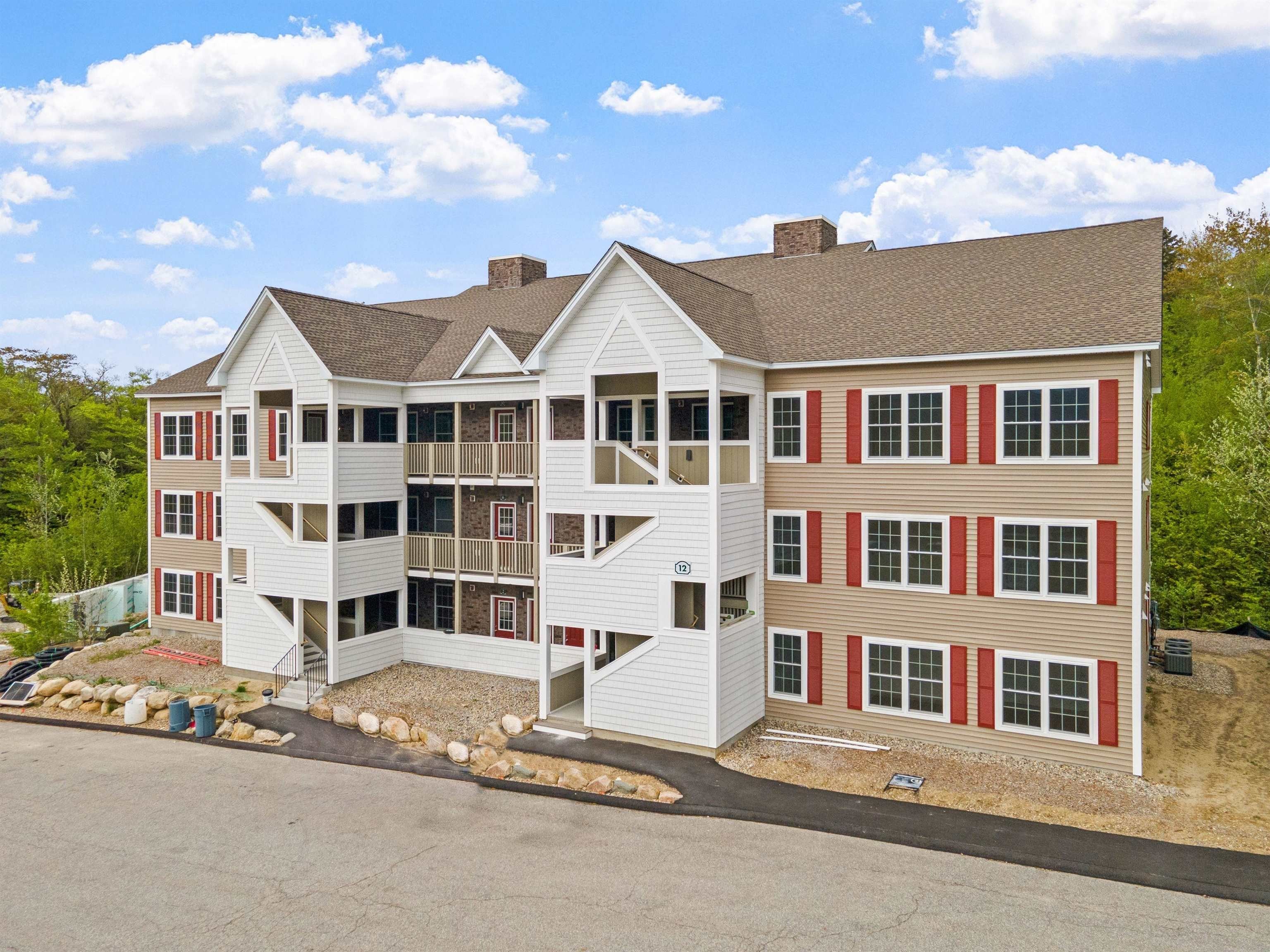 Lincoln, New Hampshire, 03251, United States, 5 Bedrooms Bedrooms, ,4 BathroomsBathrooms,Residential,For Sale,1921797