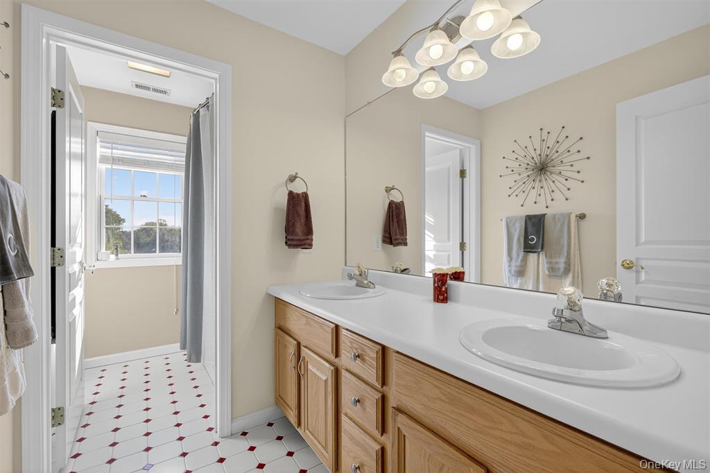 Hopewell Junction, New York, 12533, United States, 4 Bedrooms Bedrooms, ,3 BathroomsBathrooms,Residential,For Sale,1984445