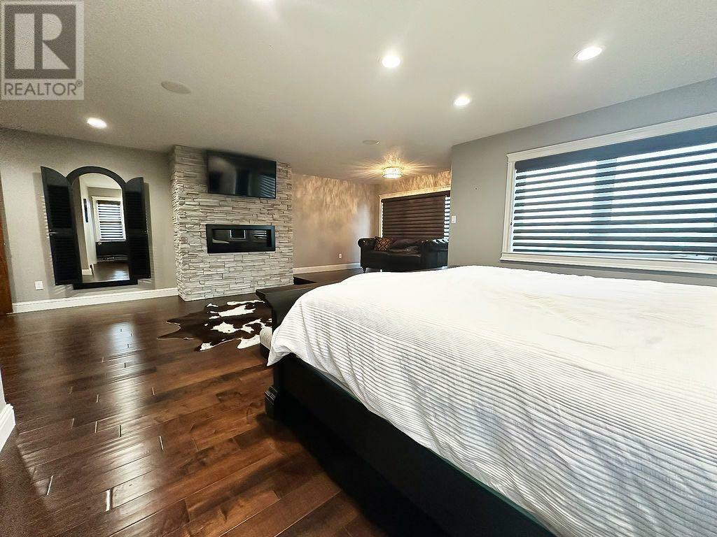 WAINWRIGHT, Alberta, T9W 0A6, CA, 4 Bedrooms Bedrooms, ,5 BathroomsBathrooms,Residential,For Sale,1838525