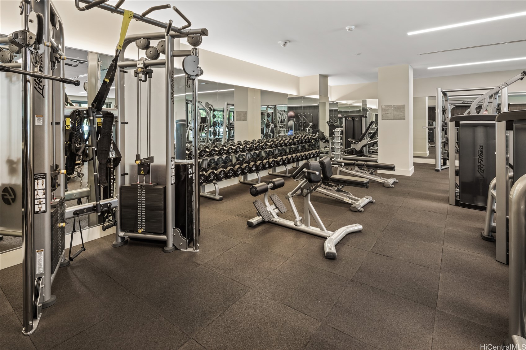 Honolulu, Hawaii, 96814, United States, 3 Bedrooms Bedrooms, ,4 BathroomsBathrooms,Residential,For Sale,1991765