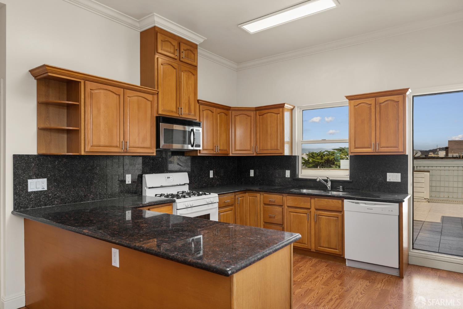 San Francisco, California, 94122, United States, 3 Bedrooms Bedrooms, ,2 BathroomsBathrooms,Residential,For Sale,1948647