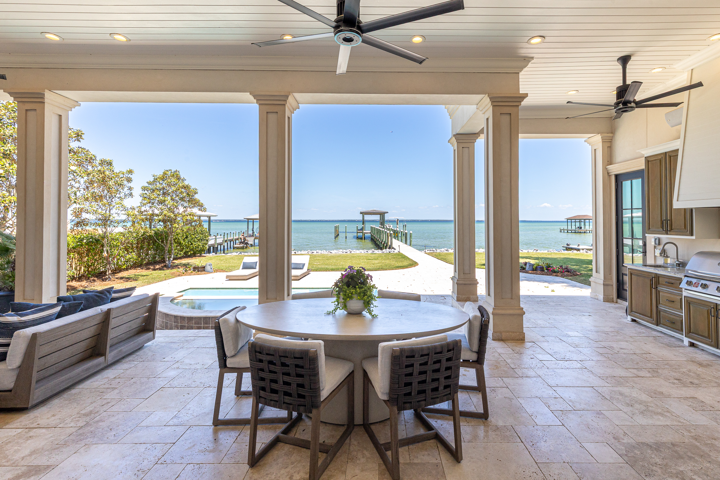  Private Bayfront Estate With Deepwater Dock And Resort-Style Outdoor Living - 物件實景